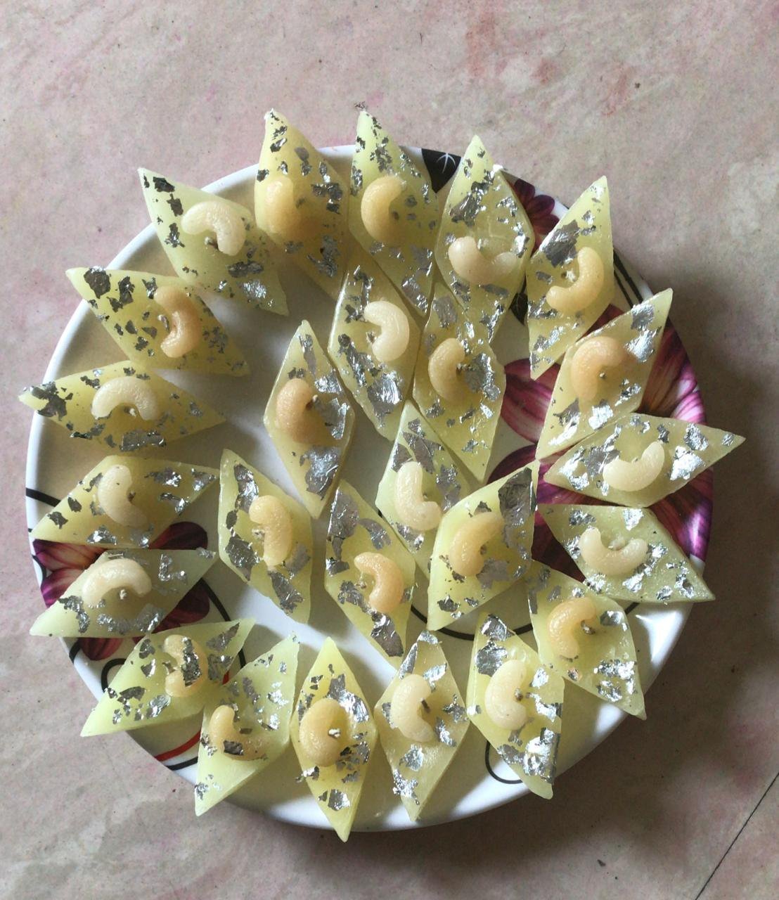 kaju-katli-candle-sweet-shape-candle-1.jpg Kaju Katli with Kaju Candle (Medium Size) - Image 1